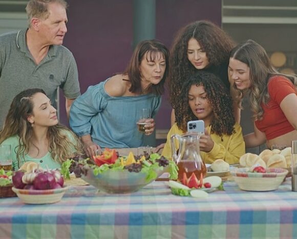 Arbeitnehmerin bekommt SMS in Freizeit