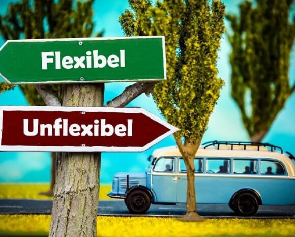 Schilder flexibel, unflexibel vor Bus