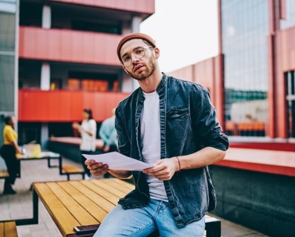 Student mit Bewerbung