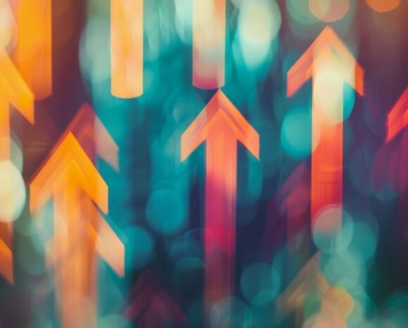 Pfeile nach oben zeigen Fortschritt an