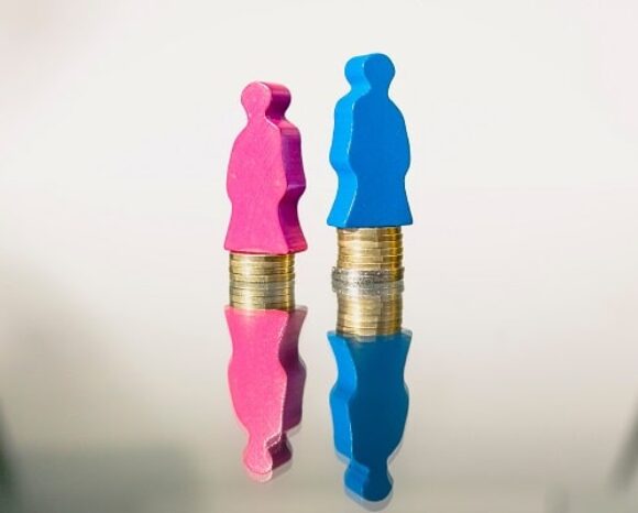 Gleichstellung klappt noch nicht: Blaues Männchen steht auf Münzberg höher als das rote Männchen