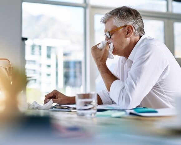 Mitarbeiter ist krank und arbeitet trotzdem