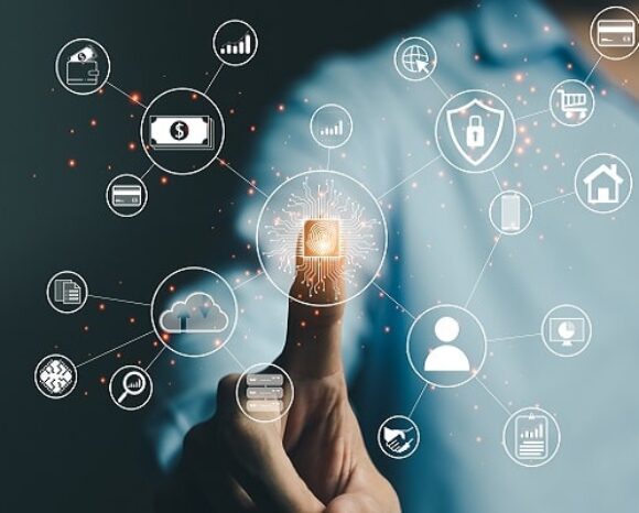Mann klickt mit Finger auf digitales Symbol, Symbole stehen für HR- und Payroll-Themen
