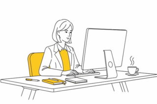 Frau arbeitet für ein büroloses Unternehmen im Homeoffice