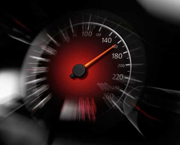 Tacho im Auto zeigt auf 160