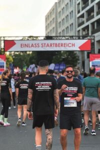 Scoolio: Bild laufende Männer